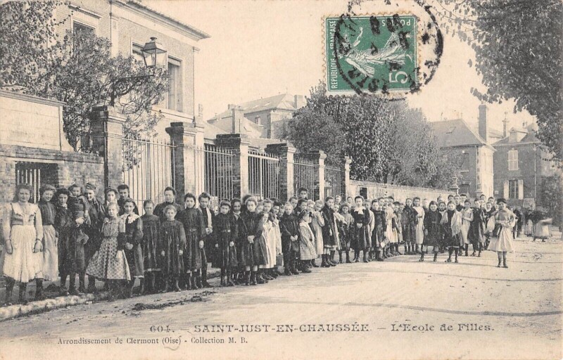 Carte postale ancienne Saint Just En Chaussee - L'Ecole Des Filles