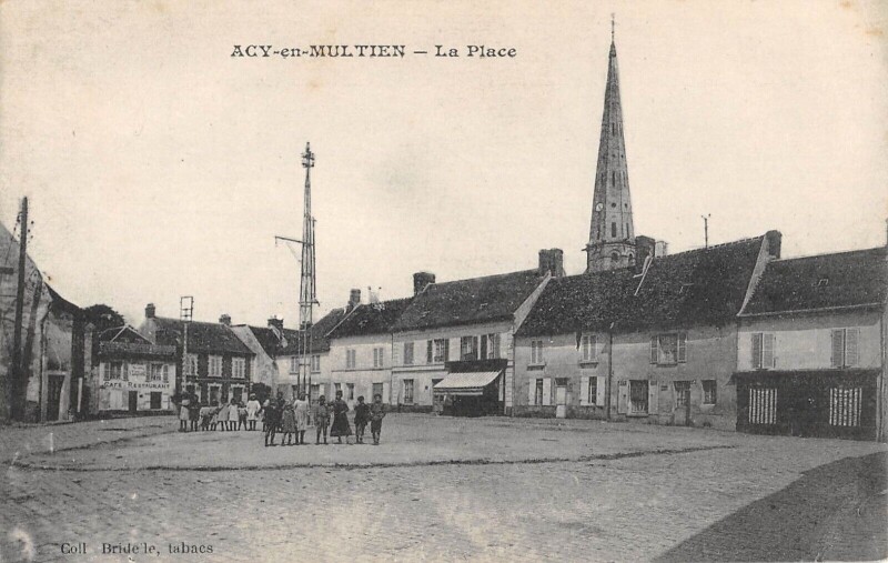Carte postale ancienne Acy En Multien - La Place à Acy-en-Multien