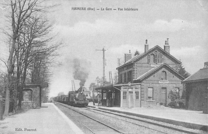Carte postale ancienne Formerie / La Gare / Train à Formerie