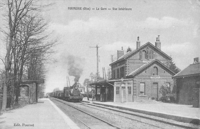 Carte postale ancienne Formerie / La Gare / Train à Formerie