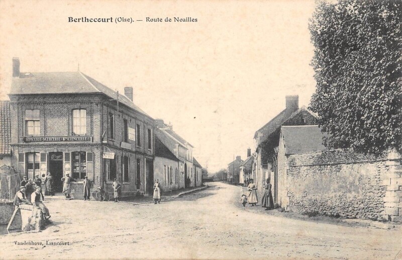 Carte postale ancienne Berthecourt - Route De Noailles - Epicerie - Mercerie - Faiencerie à Berthecourt