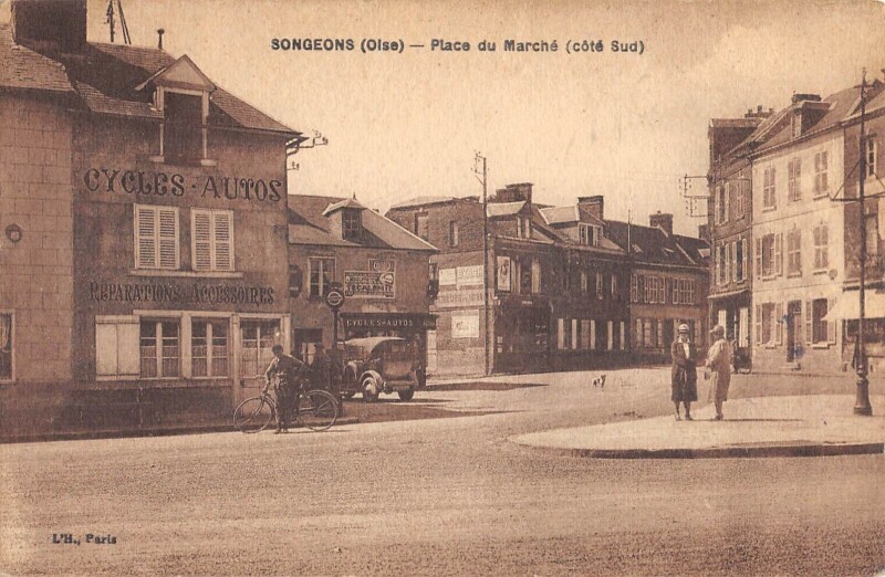 Carte postale ancienne Songeons - Place Du Marche - Cote Sud - Cycles Autos à Songeons
