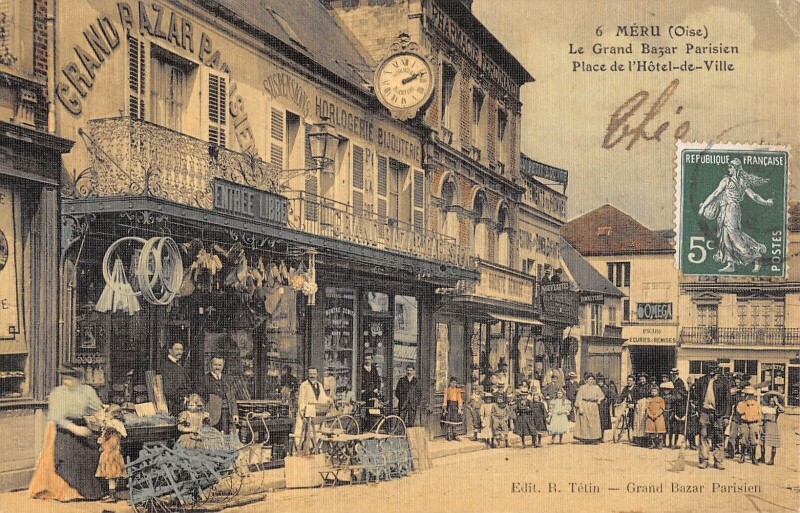 Carte postale ancienne Meru - Le Grand Bazar Parisien - Place De L'Hotel De Ville - Cpa Toilee à Ville