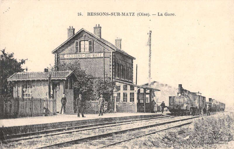 Carte postale ancienne Ressons Sur Matz / La Gare / Train à Ressons-sur-Matz