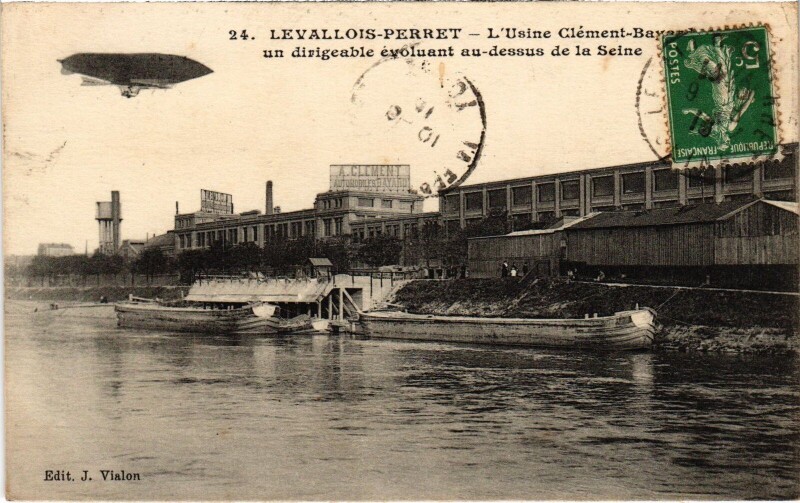 Carte postale ancienne Levallois-Perret Usine Clément-Bayard Dirigeable à Levallois-Perret