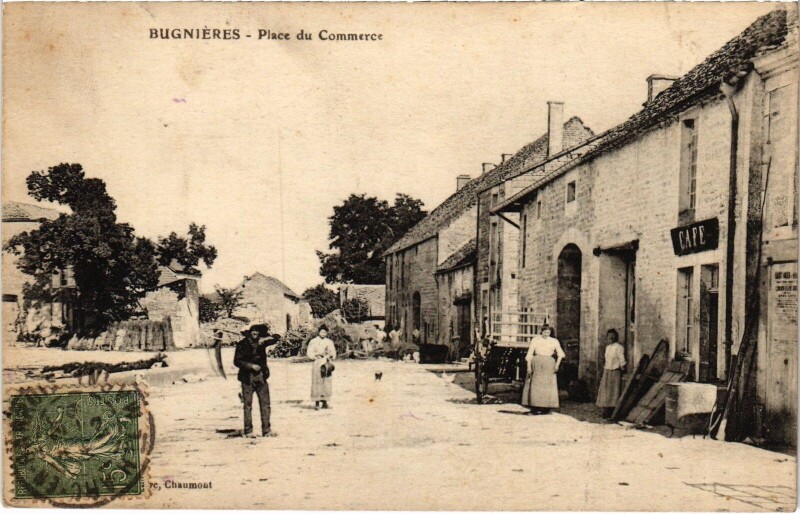 Carte postale ancienne Bugnieres Place du Commerce