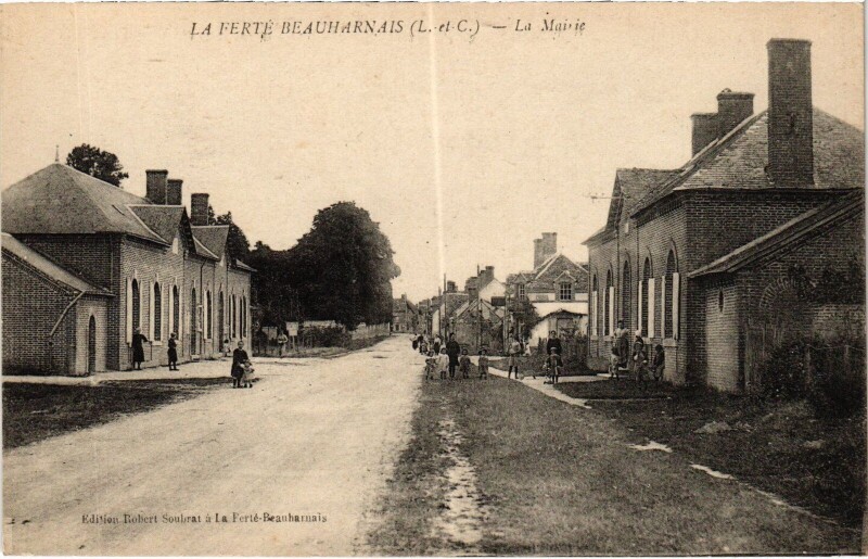 Carte postale ancienne La Ferté Beauharnais La Mairie à La Ferté-Beauharnais