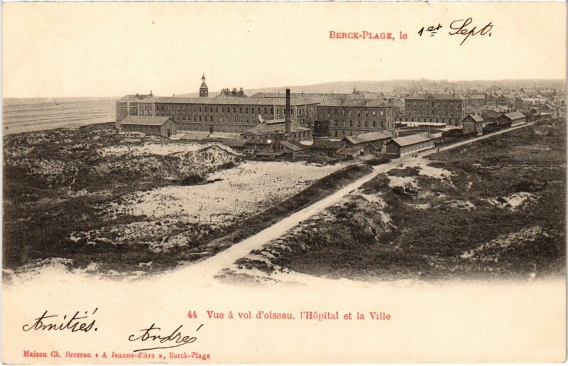 Carte postale ancienne Berck-Plage vue a vol d'oiseau hopital et la Ville à Berck