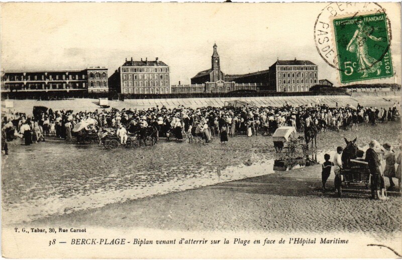 Carte postale ancienne Aviation Berck-Plage Biplan venant d'atterir sur la Plage à Berck