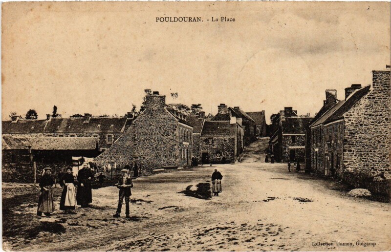Carte postale ancienne Pouldouran La Place