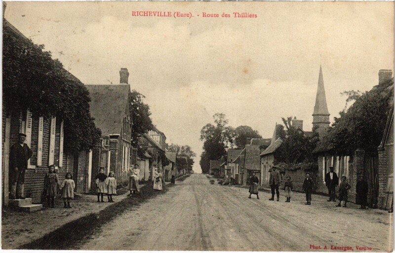 Carte postale ancienne Richeville Route de Thilliers à Richeville