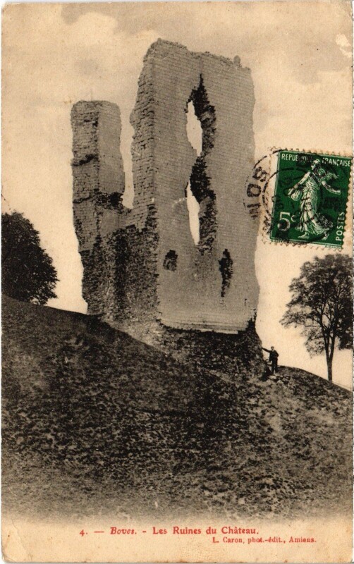 Carte postale ancienne Boves Ruines du Chateau à Boves