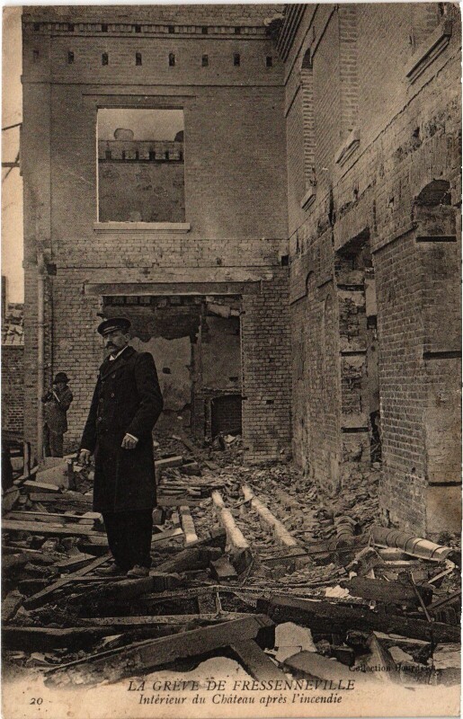 Carte postale ancienne Fressenneville Interieur du Chateau à Fressenneville