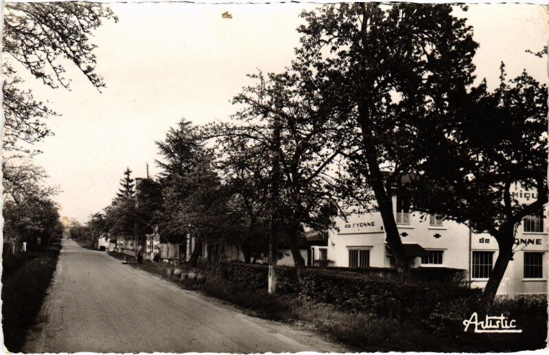 Carte postale ancienne Saint-Sauveur-en-Puisaye La Céramique d'Art à Saint-Sauveur-en-Puisaye