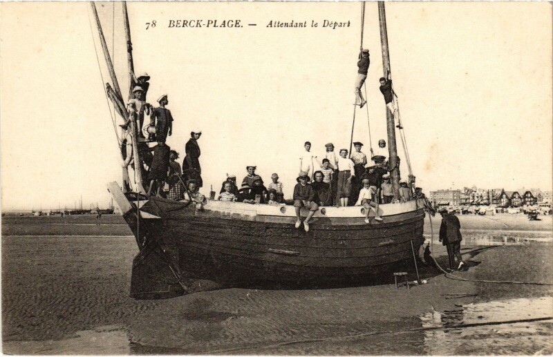 Carte postale ancienne Berck-Plage Attendant le depart à Berck