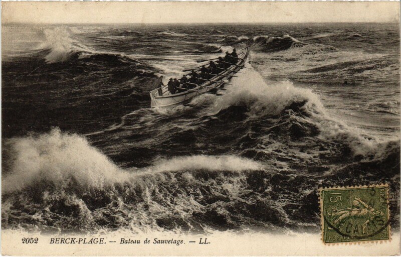 Carte postale ancienne Berck-Plage Bateau de sauvetage à Berck
