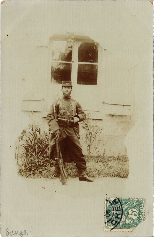 Carte postale ancienne Carte photo Bourges Caserne Condé soldier à Bourges