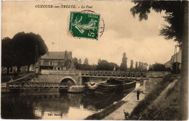 Carte postale ancienne Ouzouer-sur-Trézée Le Pont à Ouzouer-sur-Trézée