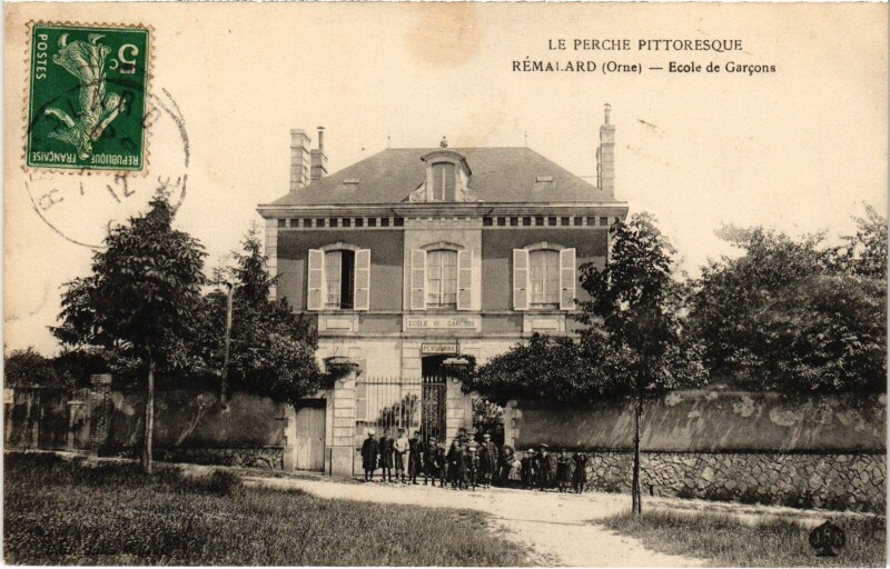 Carte postale ancienne Rémalard Ecole de Garcons