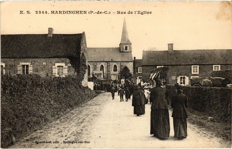 Carte postale ancienne Hardinghen Rue de l'Eglise à Hardinghen