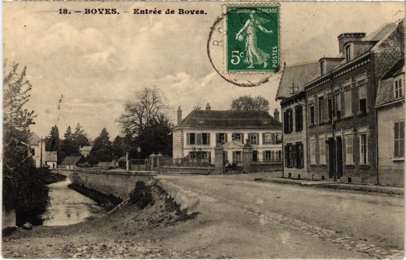 Carte postale ancienne Boves Entrée de Boves à Boves