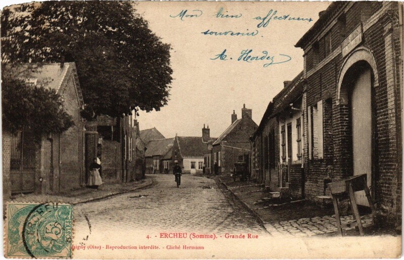 Carte postale ancienne Ercheu Grande Rue à Ercheu