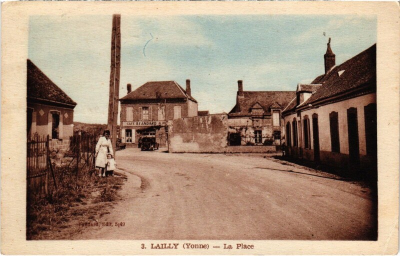 Carte postale ancienne Lailly La Place à Lailly