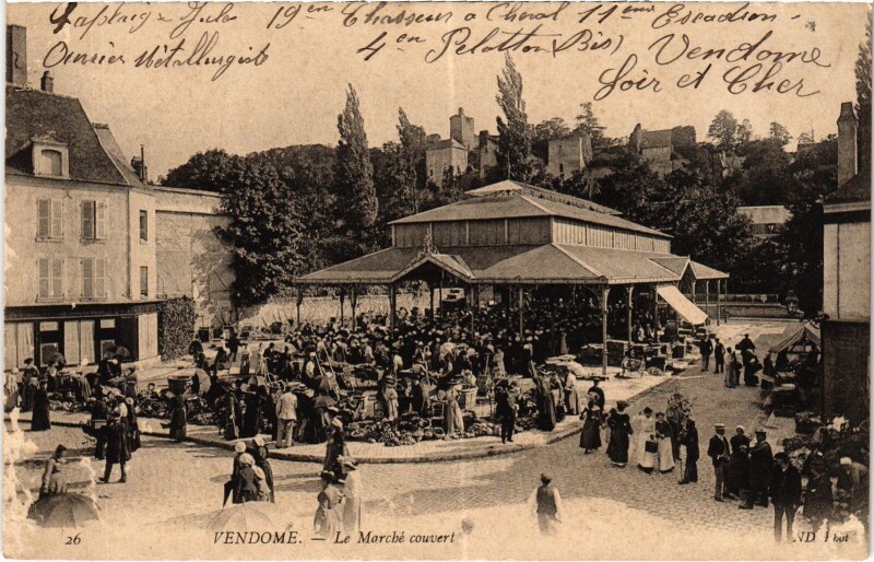 Carte postale ancienne Vendome Marché couvert