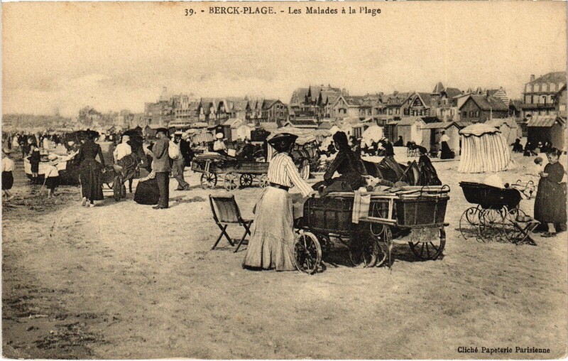 Carte postale ancienne Berck-Plage Les malades sur la Plage à Berck