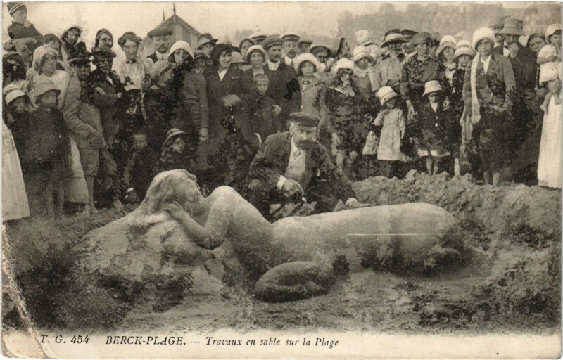 Carte postale ancienne Berck-Plage Travaux en sable sur la Plage à Berck