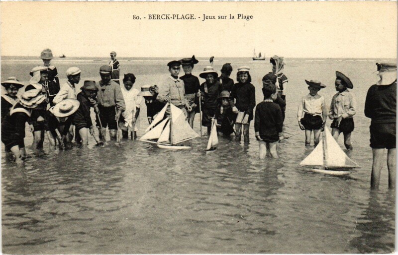 Carte postale ancienne Berck-Plage Jeux sur la plage à Berck
