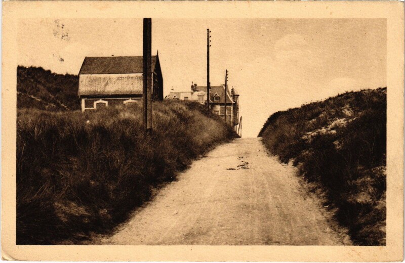 Carte postale ancienne Berck-Plage Une rue dans les Dunes à Berck