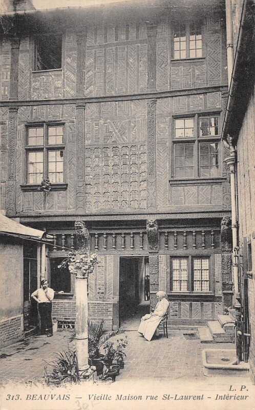 Carte postale ancienne Beauvais - Vieille Maison Rue Saint Laurent - Interieur à Beauvais
