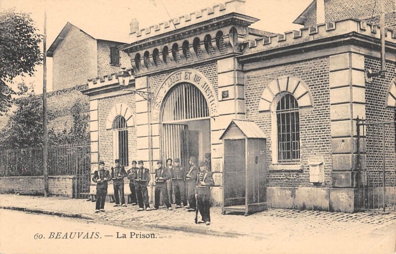 Carte postale ancienne Beauvais - La Prison à Beauvais