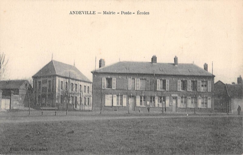 Carte postale ancienne Andeville - Mairie - Poste - Ecoles à Andeville