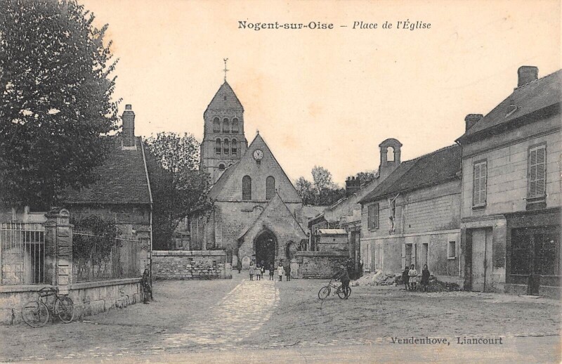 Carte postale ancienne Nogent Sur Oise - Place De L'Eglise à Nogent-sur-Oise