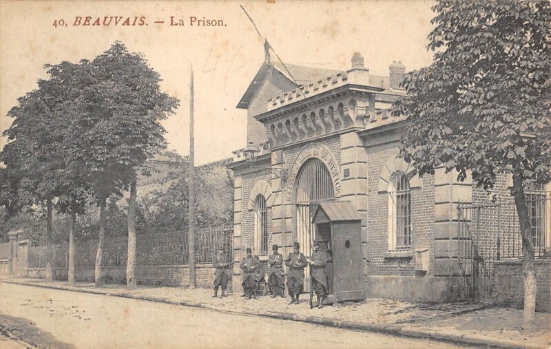 Carte postale ancienne Beauvais - La Prison à Beauvais