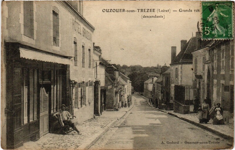 Carte postale ancienne Ouzouer-sur-Trézée Grande Rue à Ouzouer-sur-Trézée