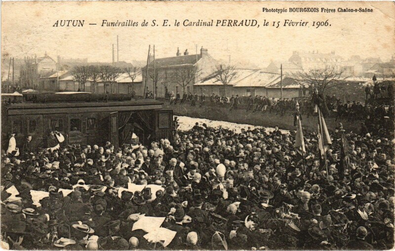 Carte postale ancienne Autun Funérailles de S.E. Cardinal Perraud à Autun