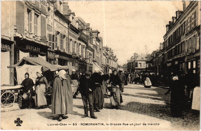 Carte postale ancienne Romorantin Grande Rue un jour de marché
