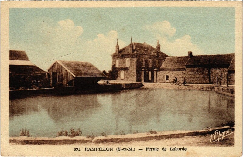 Carte postale ancienne Rampillon Ferme de Laborde à Rampillon