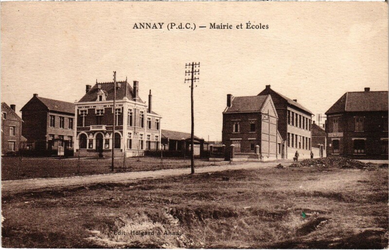 Carte postale ancienne Annay Mairie et Ecoles à Annay