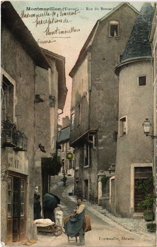 Carte postale ancienne Montmorillon Rue du Brouard à Montmorillon