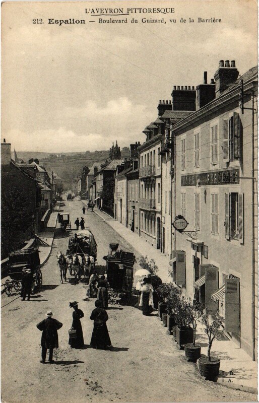 Carte postale ancienne Espalion Boulevard du Guizard à Espalion