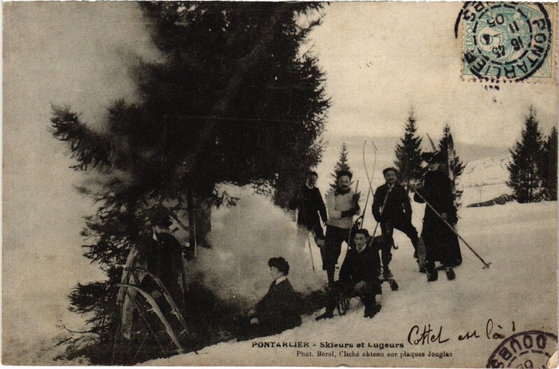 Carte postale ancienne Pontarlier Skieurs et Lugeurs à Pontarlier