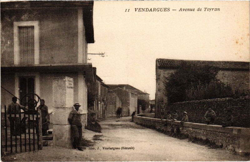 Carte postale ancienne Vendargues Avenue de Teyran à Teyran