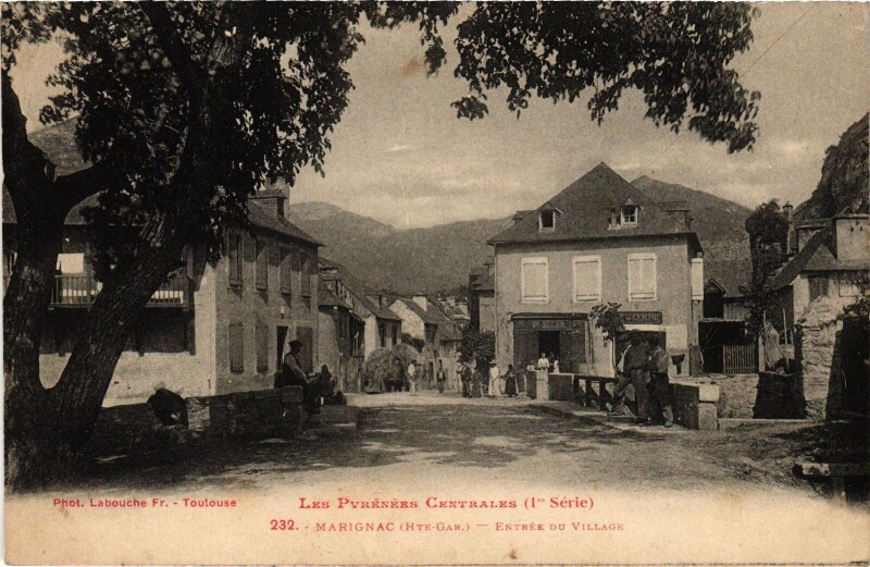 Carte postale ancienne Marignac Entrée du village à Marignac