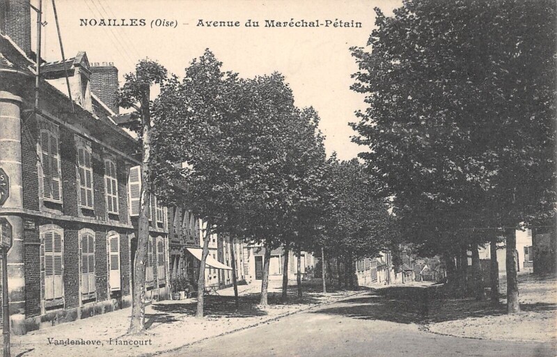 Carte postale ancienne Noailles - Avenue Du Marechal Petain à Noailles