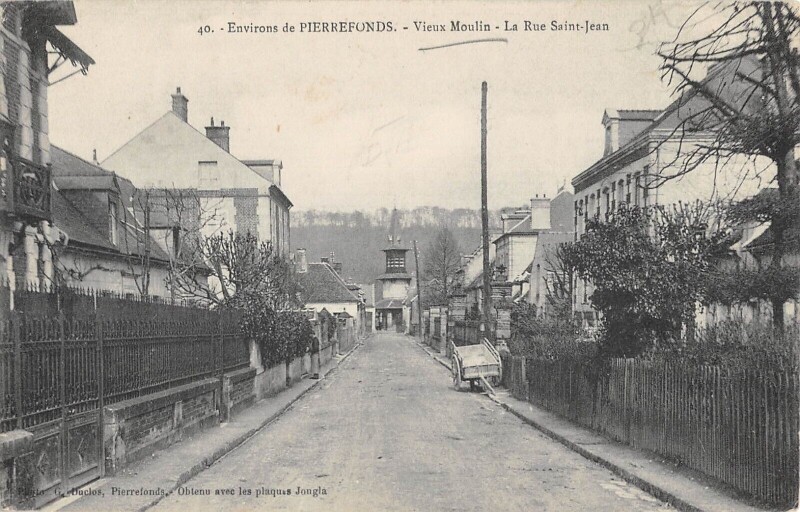 Carte postale ancienne Vieux Moulin - Rue Saint Jean à Vieux-Moulin