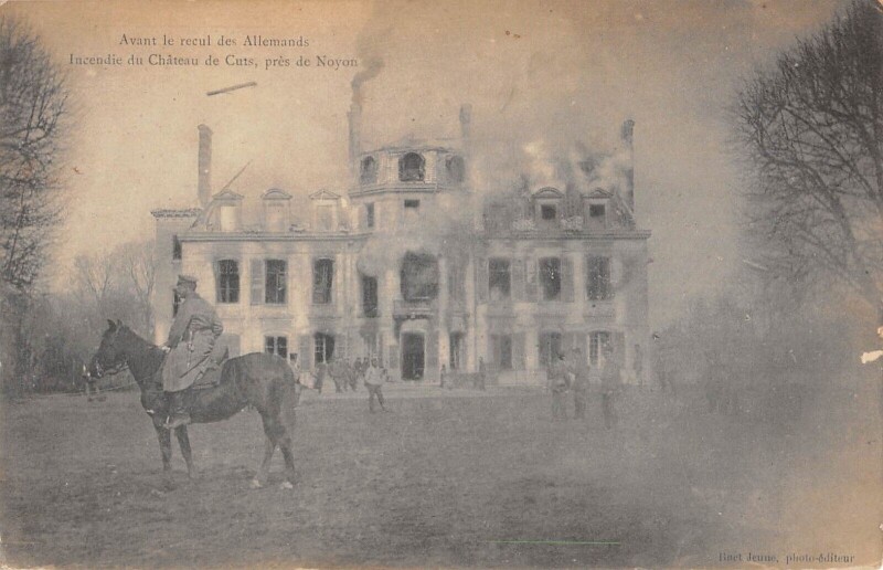 Carte postale ancienne Avant Le Recul Des Allemands - Incendie Du Chateau De Cuts - Pres Noyon à Noyon